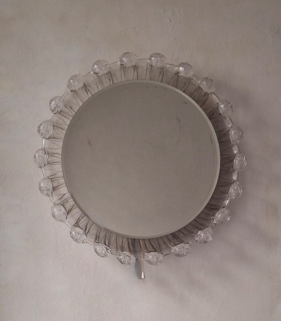 Image 1 of Grande specchio da parete circolare illuminato e bisellato in vetro acrilico color ghiaccio fuso, anni '70