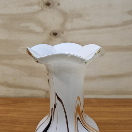 Image 1 of Vaso vintage in vetro opalino/lattice fiammato (H25.5) arancione