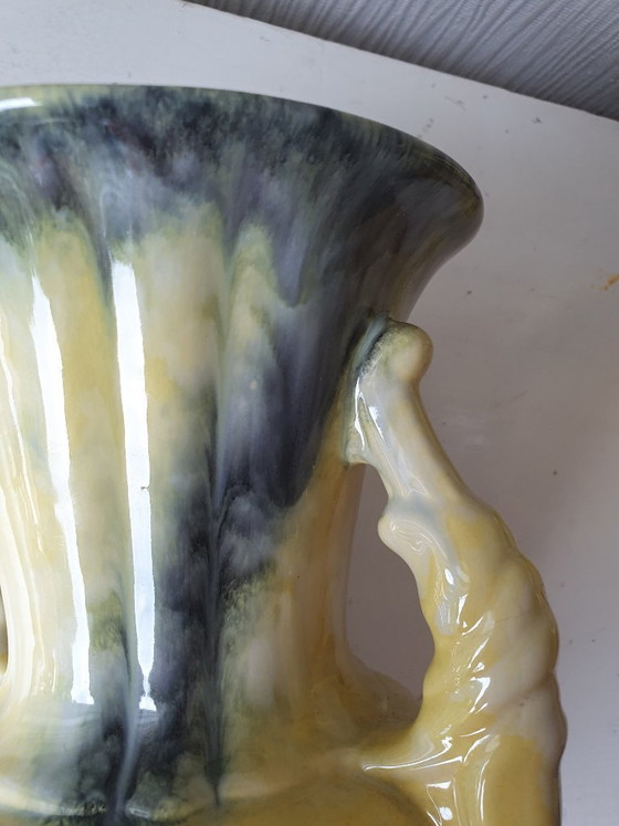 Image 1 of Twee vintage Art Deco vazen met opvallend 2-kleurig glazuur
