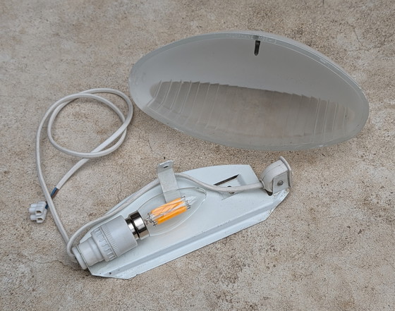 Image 1 of Applique murale de salle de bain Holophane années 60