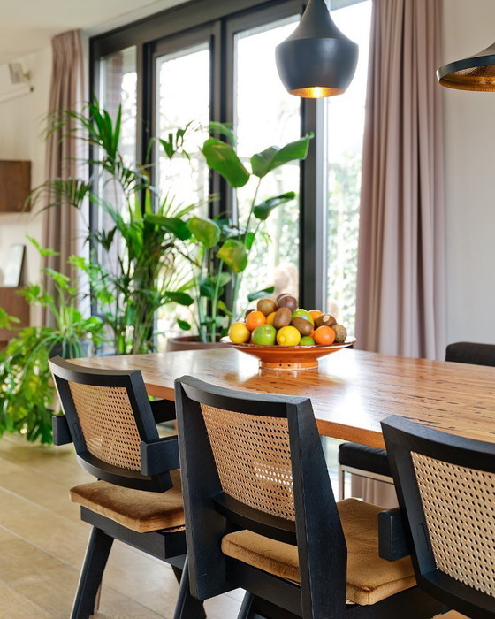 Image 1 of Replex dining table by Earmark/Woodmark