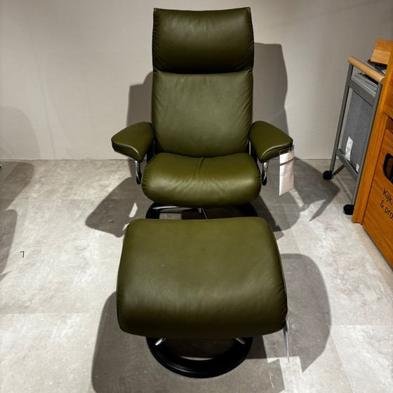 Image 1 of Sillón reclinable Stressless Aura con reposapiés