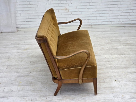 Image 1 of Jaren 60, Deens ontwerp van Alfred Christensen, 2-zitsbank, groene meubelvelours.