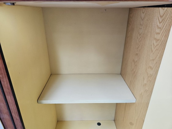 Image 1 of Vetrina in mogano della metà del 1960 con piano in vetro