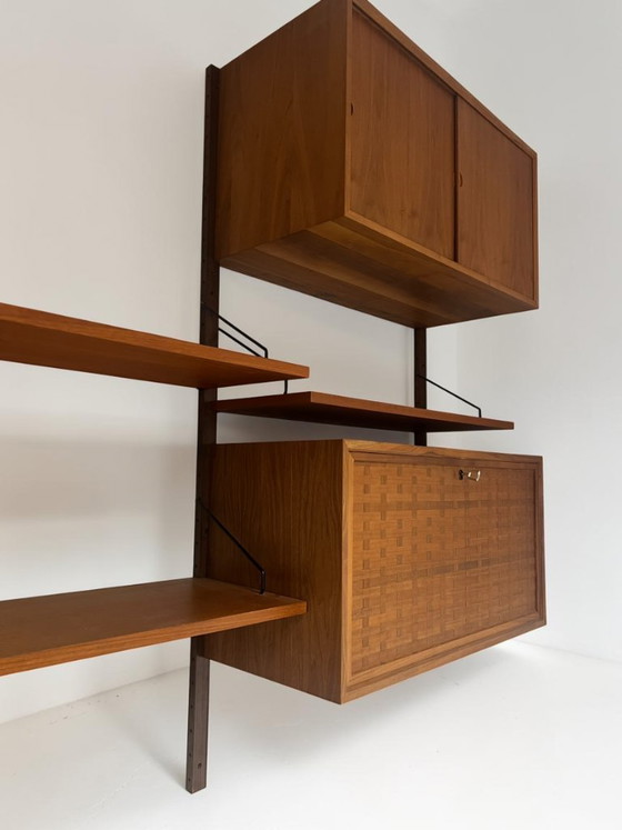Image 1 of Sistema original Poul Cadovius Royal en teca: un raro sistema modular de pared danés moderno, Dinamarca, década de 1960.