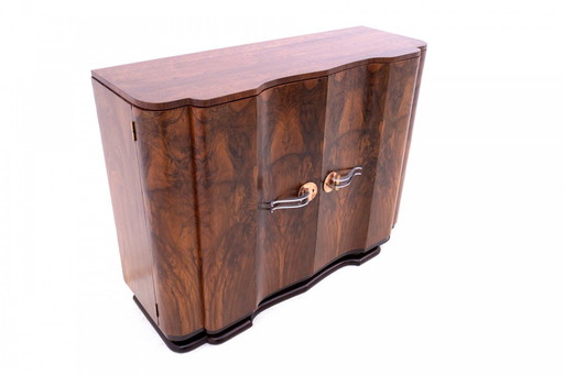 Commode Art déco en noyer, Europe de l'Ouest, milieu du XXe siècle.