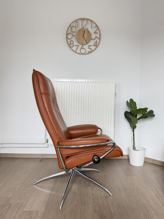 Stressless City High Back - Luxe Model - Heerlijk Comfort – Verstelbare relaxstoel, Aluminium, Leather (photo 3 of 10)