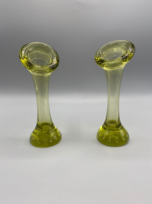 Paar soliflores Bo Borgström voor Åseda Glasbruk – Olijfgroen glas – Zweden – glazen karaffen, Scandinavian