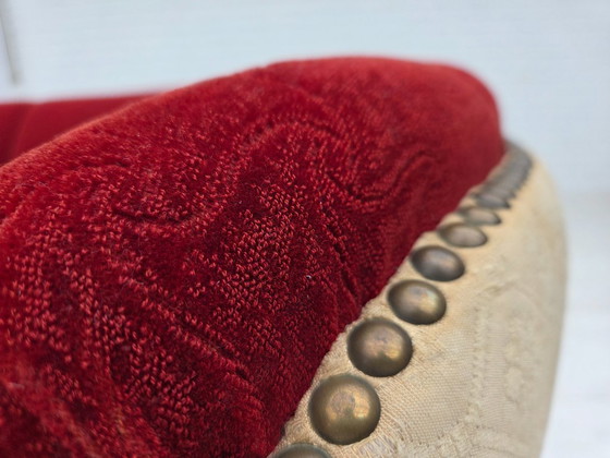 Image 1 of Canapé 2 places courbé danois des années 1960, tissu d'ameublement en laine rouge/beige.