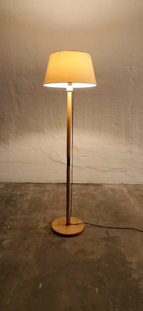 Image 1 of lampadaire vintage à base en bois