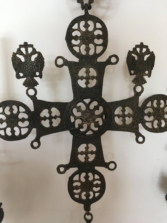 Image 1 of Aplique de pared con cruz bizantina en bronce.