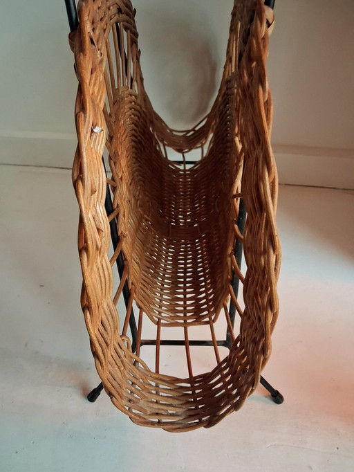 Magazine rack j60/70, rattan lacquered black metal.