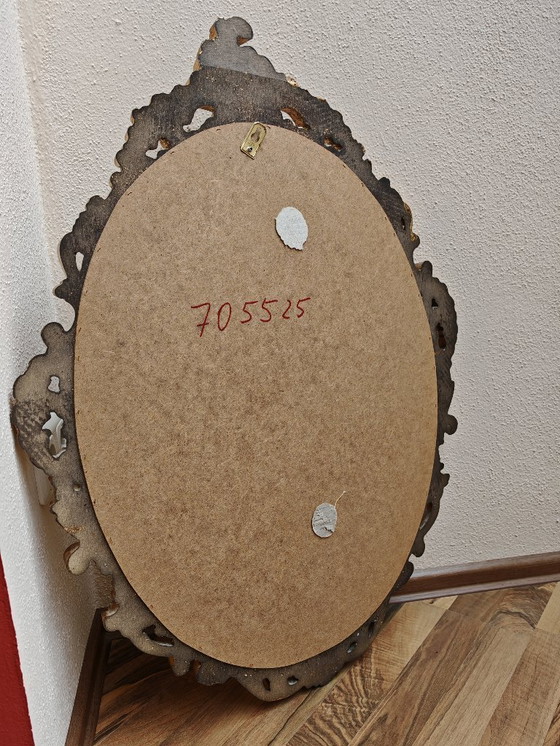 Image 1 of Ovale spiegel met gouden houten lijst uit een nalatenschap