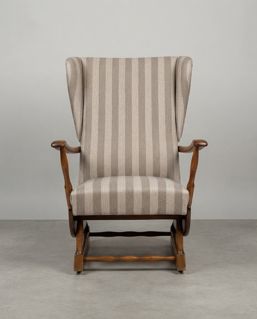 Vintage Hongaarse Rumba Wingback Schommelstoel in Beige Gestreepte Stof met Houten Schommels