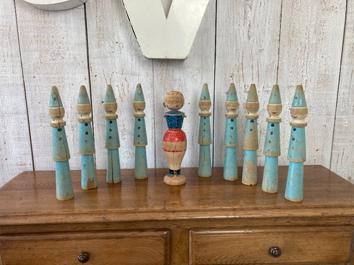 Set van 10 antieke kegels