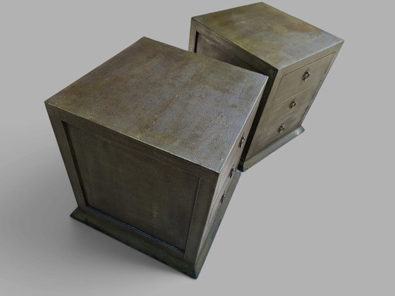 2 Comodini unici rivestiti in shagreen, cassettiere, dimensioni: 50x50cm e 50cm di altezza. – Leather, Wood (photo 4 of 6)