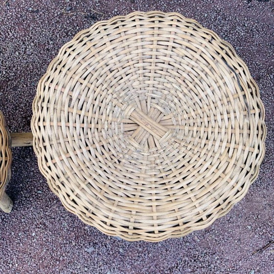 Image 1 of Een paar vintage rieten krukjes
