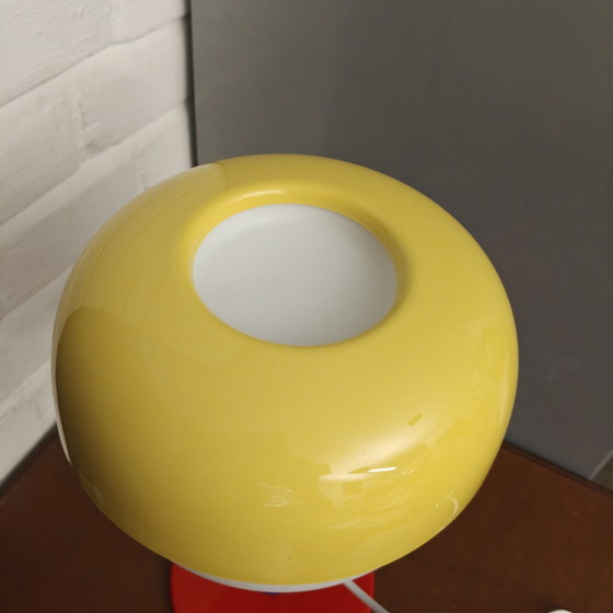 Lampada da tavolo postmoderna IKEA unica nel suo genere: gialla, blu e rossa, in stile Memphis. (photo 3 of 8)