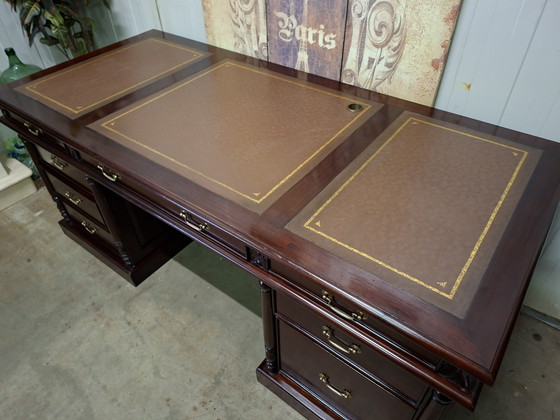 Image 1 of Large classic desk, writing table, with leather inlay, light signs of use, dimensions: 200x90cm and 84cm high.