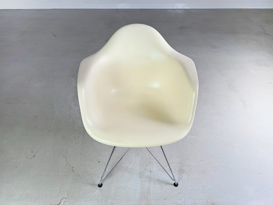 Image 1 of Set of 4 Vitra Chairs Charles & Ray Eames Plastic Armchair Dar Re