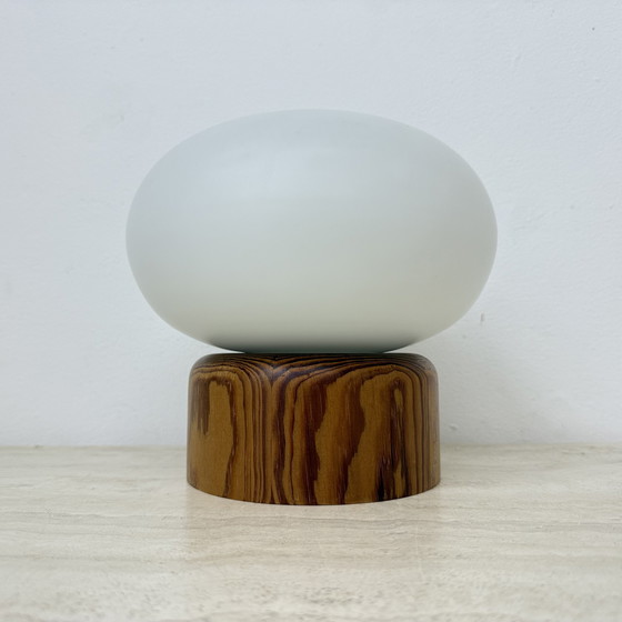 Image 1 of Lampe de table vintage en verre au lait avec base en bois par Bestform Freudenberg , 1970