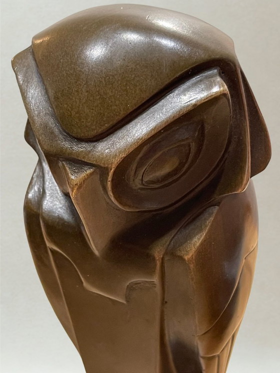 Image 1 of Bronzen sculptuur gesigneerd Coenrad – Gestileerde uil – Marmeren sokkel – Parijs