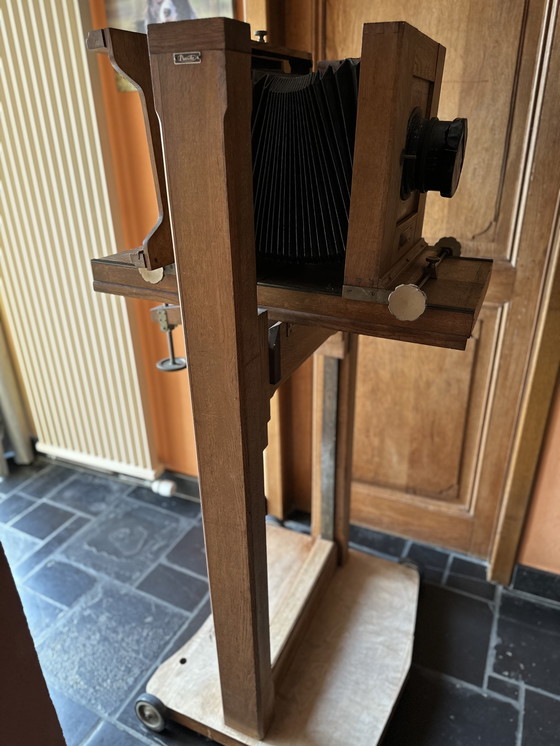 Image 1 of Vintage wooden studio camera on tripod - Narita Belgium