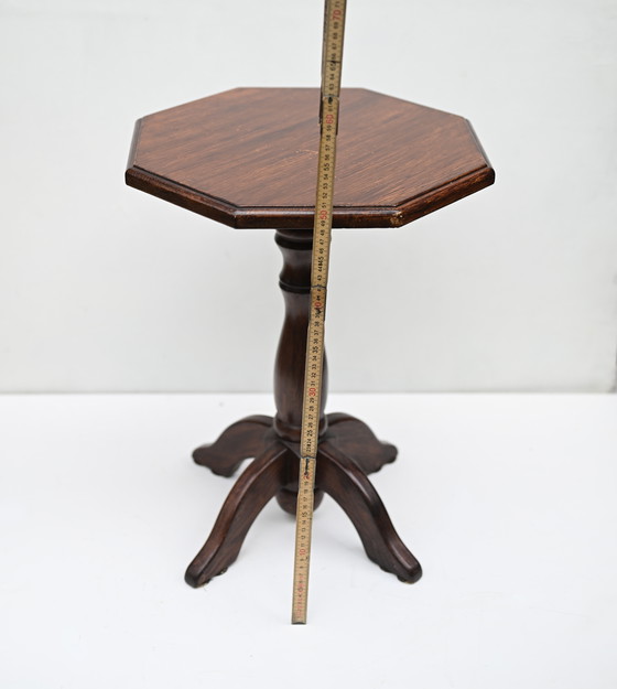 Image 1 of Vintage eiken bijzettafel, donker eiken achthoekige tafel, klassiek accent of plantenstandaard.