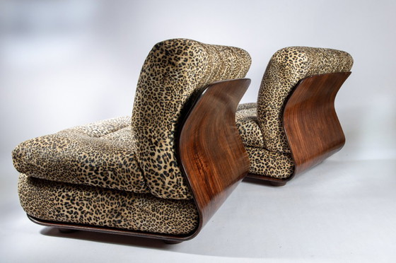 Image 1 of Sedie italiane con struttura in legno e tessuto leopardato, Italia anni '80 (2 disponibili)