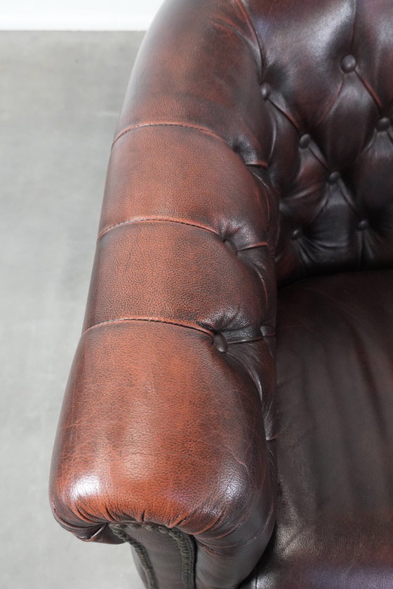 Image 1 of 2 fauteuils club Chesterfield classiques de style anglais en cuir de vachette, finition clous décoratifs