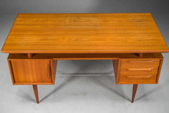 Image 1 of Escritorio modelo RT200 en teca, diseñado por Heinrich Riestenpatt, Alemania, década de 1960.