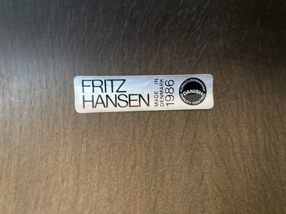 Image 1 of Tafel en stoelen Fritz Hansen en Arne Jacobsen