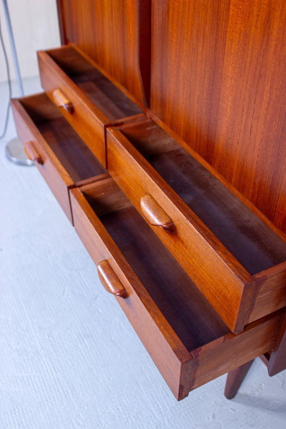 Image 1 of Armadio alto vintage in teak, cassettiera in stile danese di metà secolo.