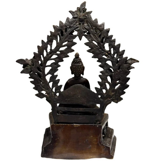 Bouddha Shakyamuni de l'Himalaya antique avec auréole – XVIIe-XVIIIe siècle – Lot 406 – Sculptures, Bronze (photo 15 of 25)