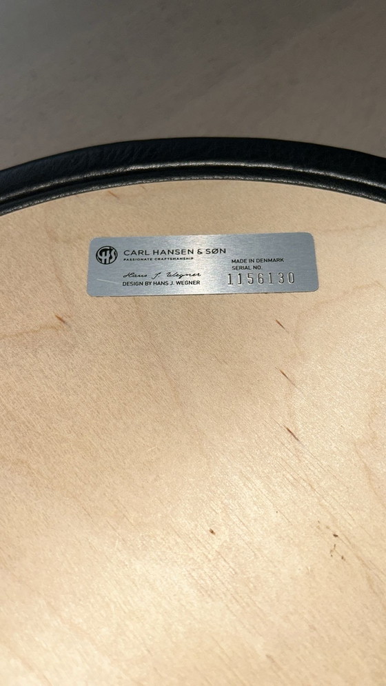 Image 1 of Carl Hanson & Son 3x tabourets de bar en noyer avec assise en cuir