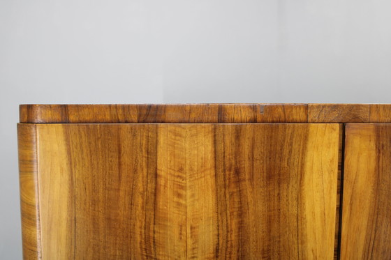 Image 1 of Armadio Bauhaus anni '30 di Vichr &amp; Spol in finitura noce, Cecoslovacchia