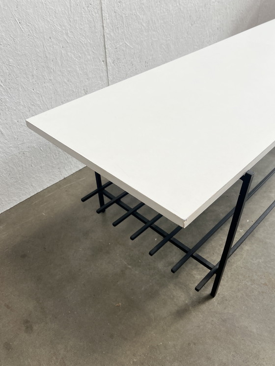 Image 1 of Table basse vintage, plateau en bois blanc sur structure en acier noir. 1970's