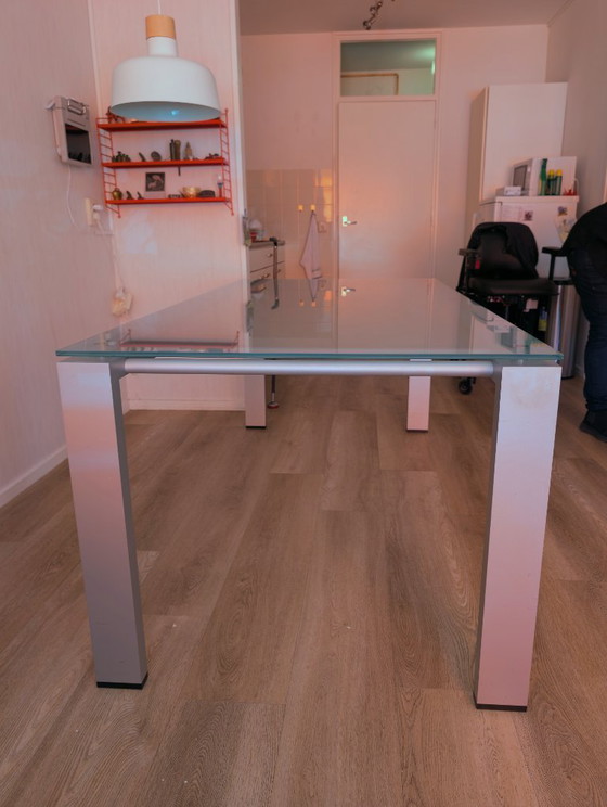 Image 1 of Schnell zugreifen: Arco Design Tisch (Milchglas)