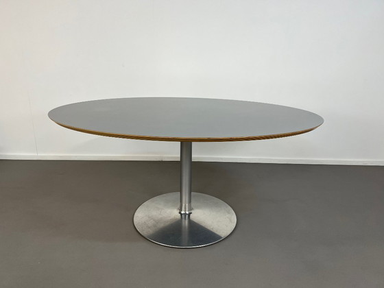 Image 1 of Sillas Artifort Little Tulip con mesa de comedor ovalada de Pierre Paulin, década de 1990