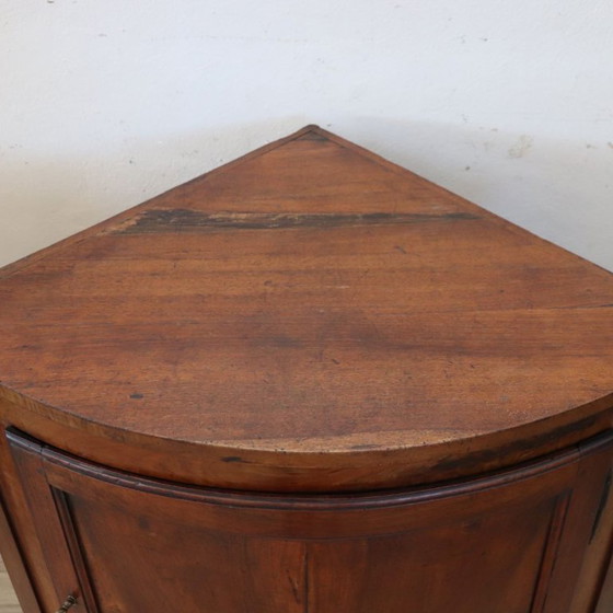 Paire d'armoires d'angle anciennes en noyer massif, Italie, XVIIIe siècle – Armoires de rangement, Wood (photo 18 of 20)
