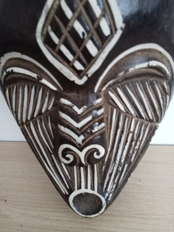 Image 1 of Bijzonder Wit Geschilderd Inheems Wandmasker