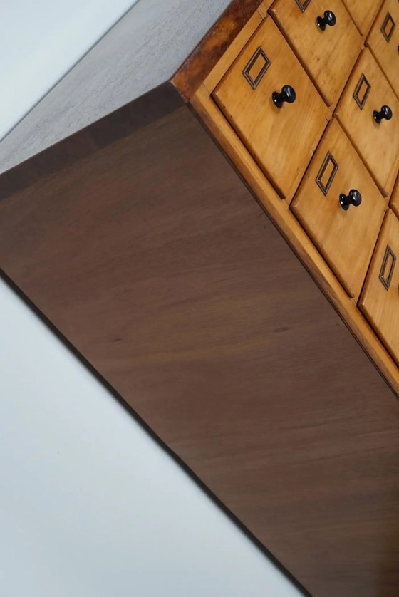 Image 1 of Mobiletto da farmacia/mobiletto da officina industriale olandese in faggio, circa anni '50