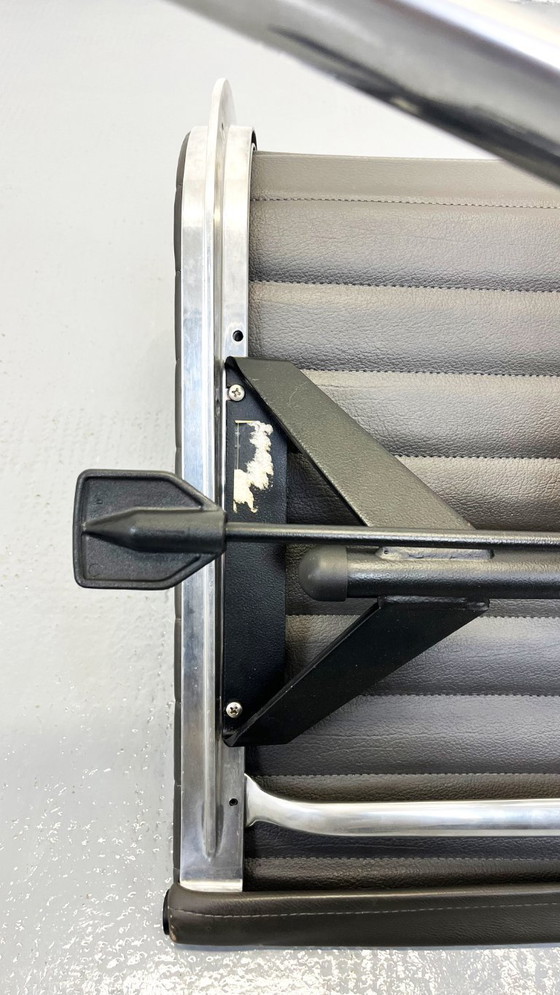 Image 1 of Chaises de bureau Ea117 Icf Sièges Charles & Ray Eames