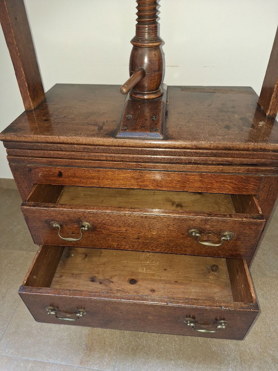 Image 1 of Armario antiguo para ropa blanca con 2 cajones grandes.