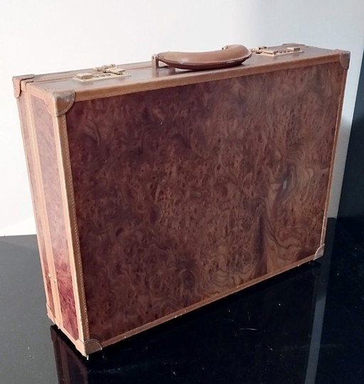 Hoogwaardige aktetas voor 24 uur gebruik, vervaardigd uit wortelhout en leer, Italië, ca. 1980-1985.