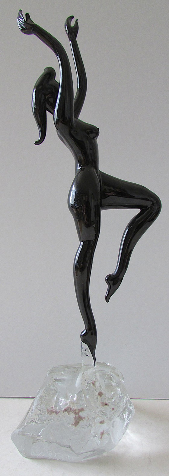 Image 1 of Image Dancer in Verre Noir