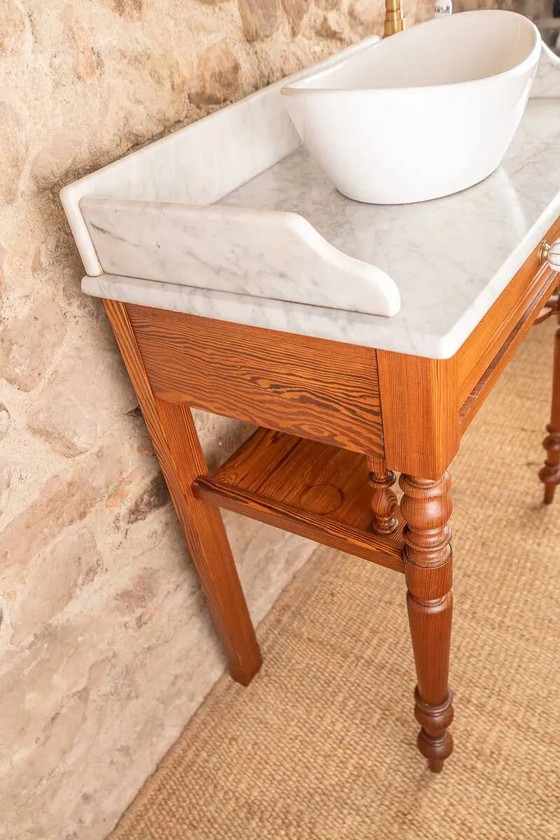 Mobile lavabo antico in Pitch Pine massiccio con piano in marmo bianco. – Credenze, Ceramica (photo 9 of 11)