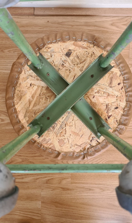 Image 1 of Vintage krukje met wieltjes - industrieel atelier werkplaats