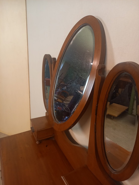 Image 1 of Coiffeuse avec miroirs taillés.