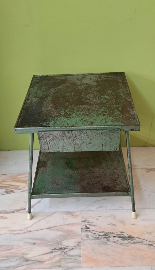 Industriële bijzettafel